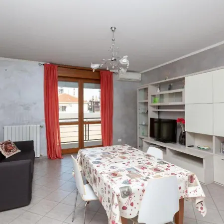 Comfy Cozy Apartment Close To Metro Turijn Buitenkant foto