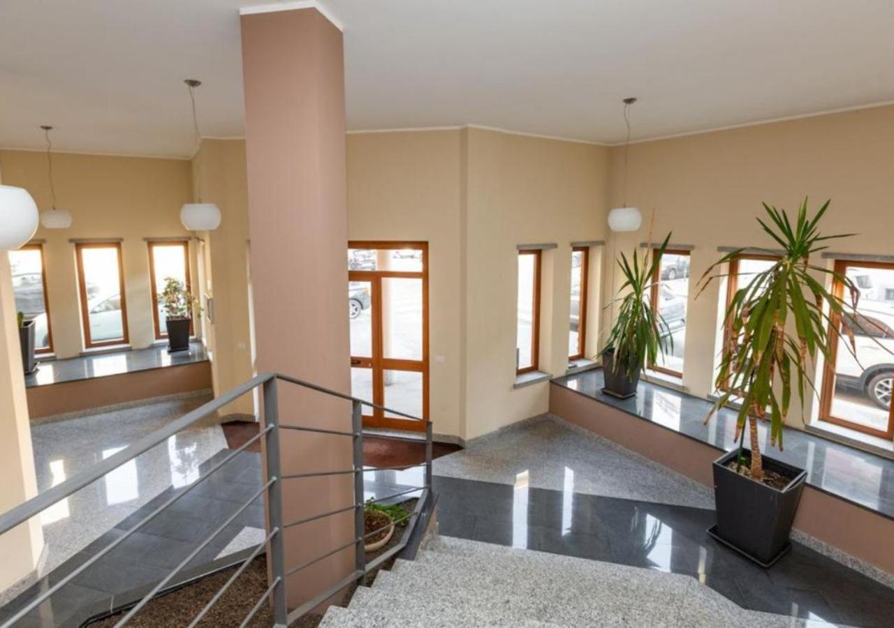 Comfy Cozy Close To Metro Apartment *