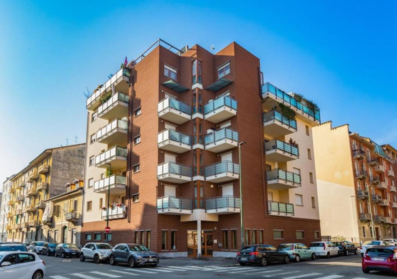 Comfy Cozy Close To Metro Apartment