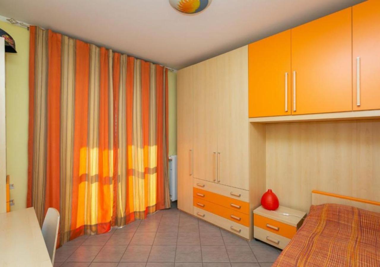 Apartment Comfy Cozy Close To Metro